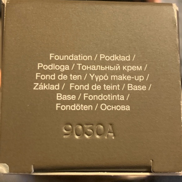 BECCA ULTIMATE COVERAGE FOUNDATION IN COLOR “SHELL”. Brand New Never Ope… - Picture 5 of 6